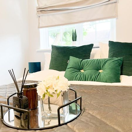 Beautiful Apartment In Beckton With Private Entrance And Garden Лондон Екстер'єр фото