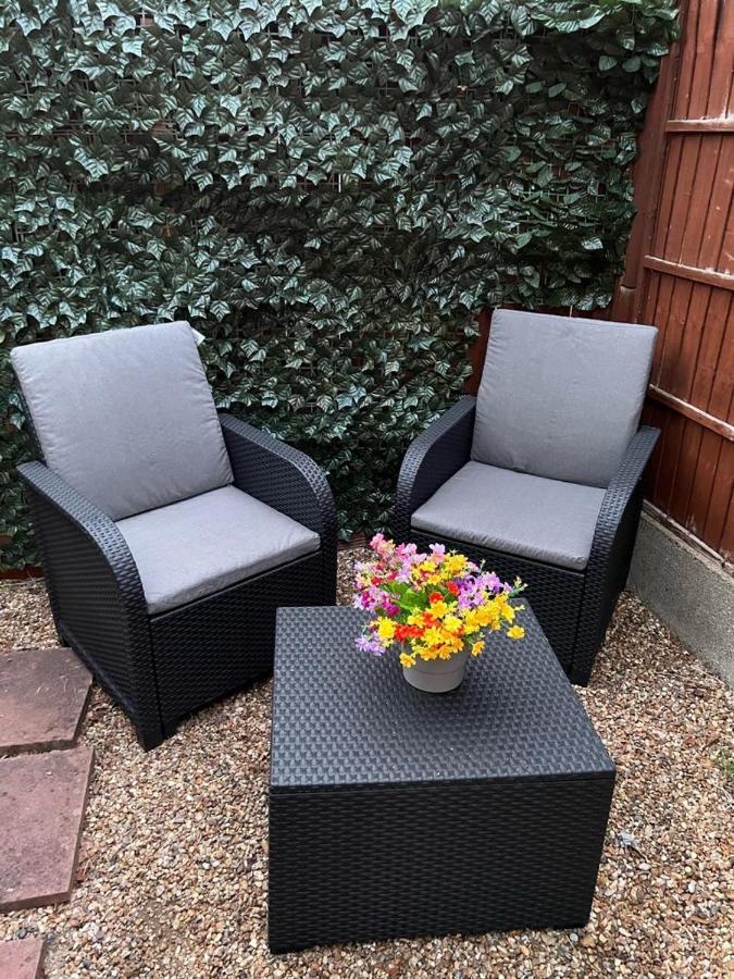 Beautiful Apartment In Beckton With Private Entrance And Garden Лондон Екстер'єр фото
