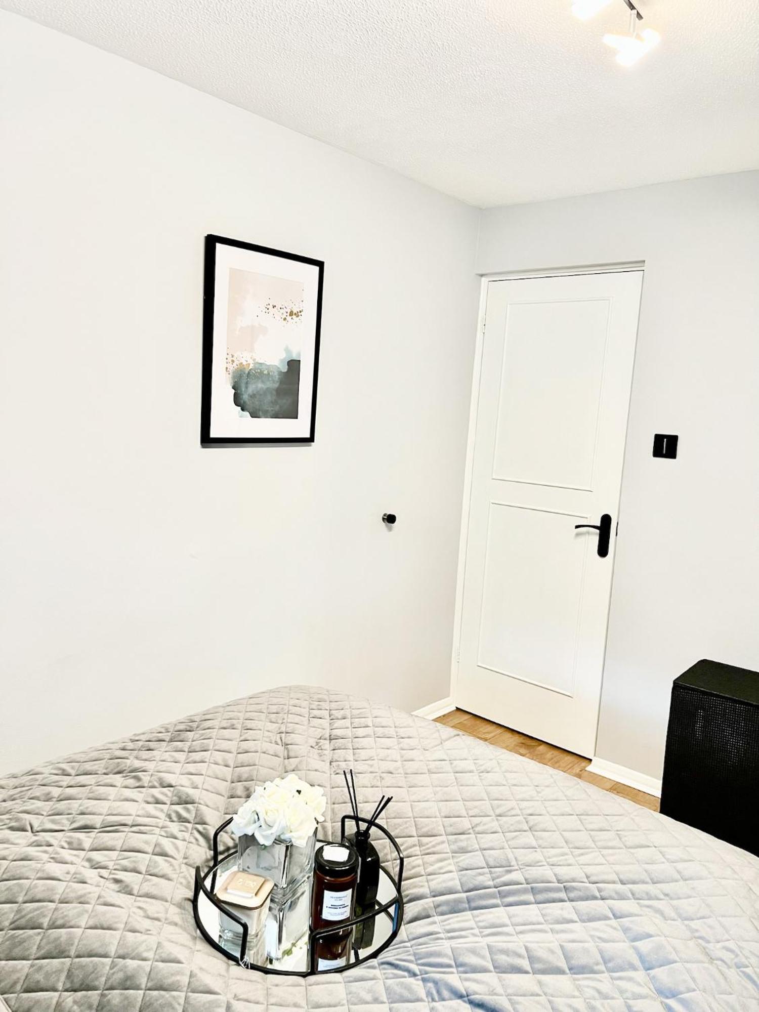 Beautiful Apartment In Beckton With Private Entrance And Garden Лондон Екстер'єр фото